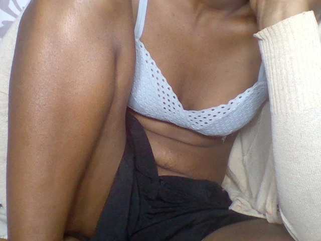 Rema-2 live cam on BongaCams
