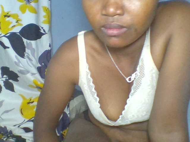 Rema-2 live cam on BongaCams