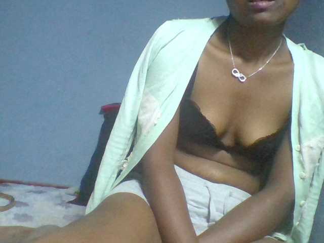 Rema-2 live cam on BongaCams