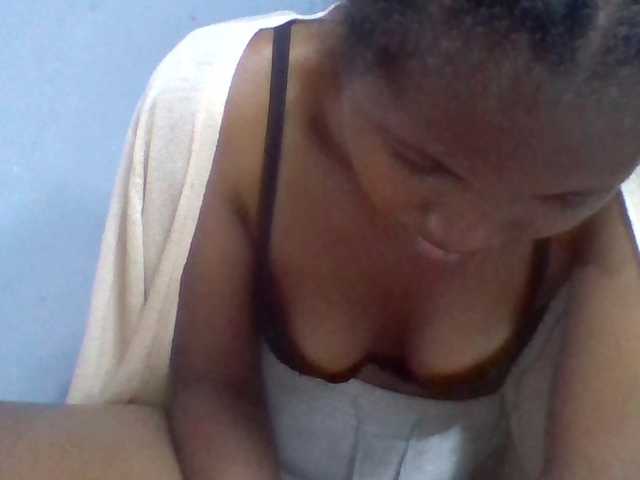 Rema-2 live cam on BongaCams
