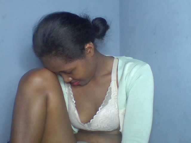 Rema-2 live cam on BongaCams