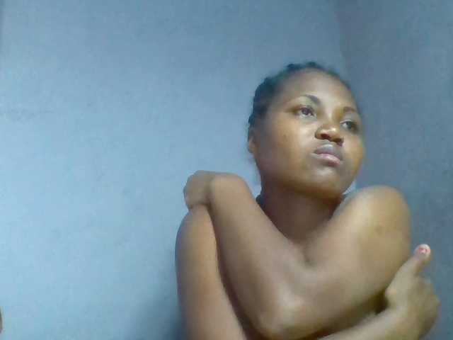Rema-2 live cam on BongaCams