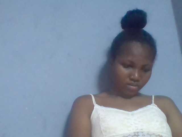 Rema-2 live cam on BongaCams