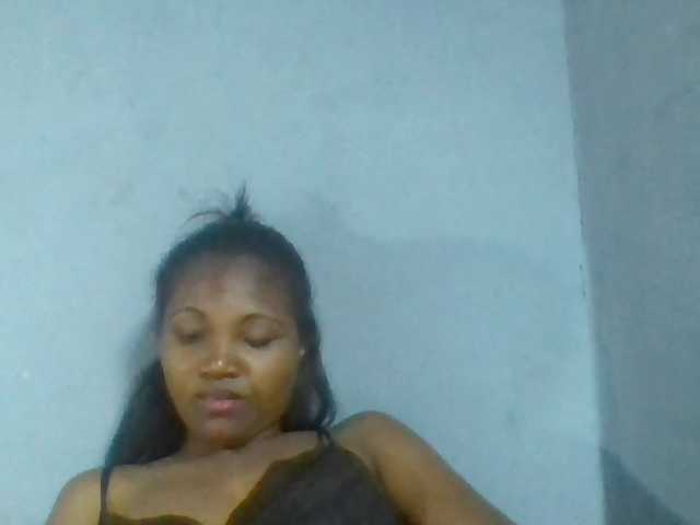 Rema-2 live cam on BongaCams