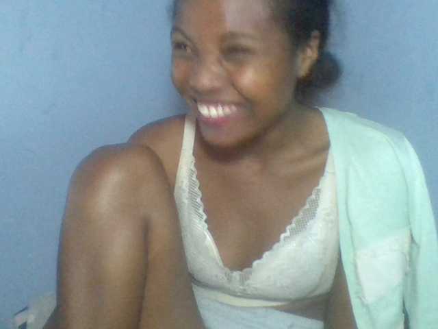 Rema-2 live cam on BongaCams