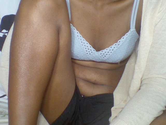 Rema-2 live cam on BongaCams