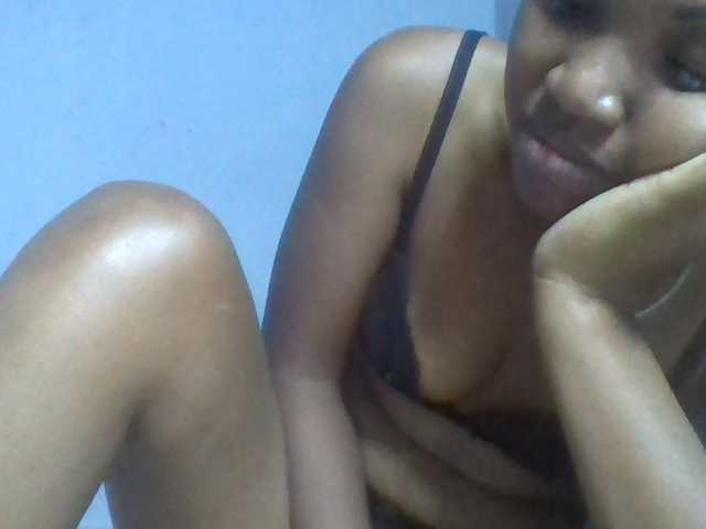 Rema-2 live cam on BongaCams