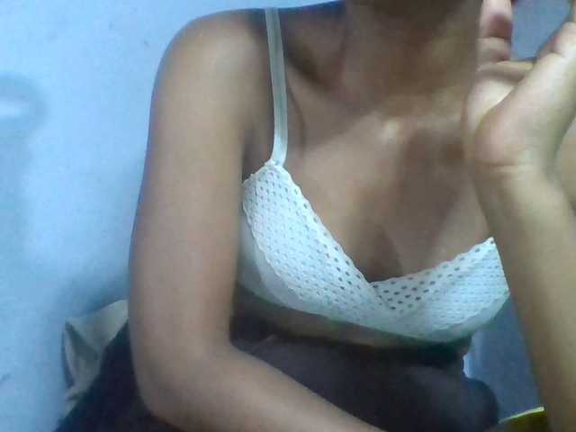 Rema-2 — live female cam