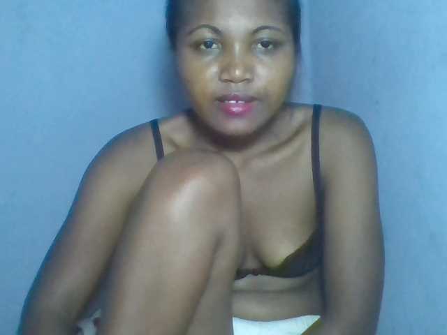 Rema-2 live cam on BongaCams