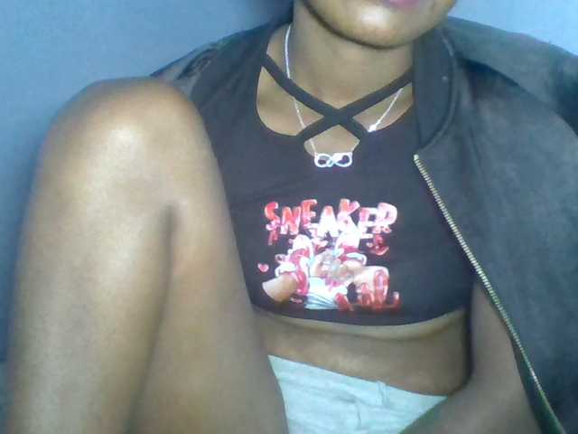 Rema-2 live cam on BongaCams