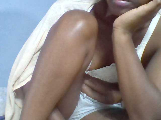 Rema-2 live cam on BongaCams