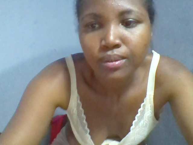 Rema-2 live cam on BongaCams
