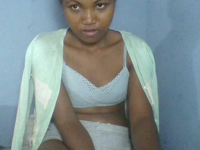 Rema-2 live cam on BongaCams