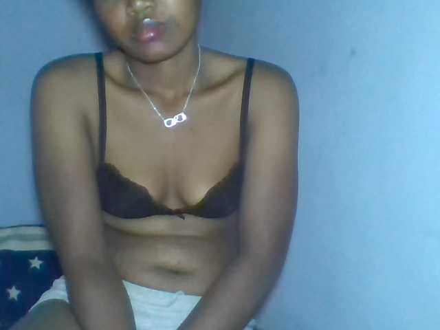 Rema-2 live cam on BongaCams