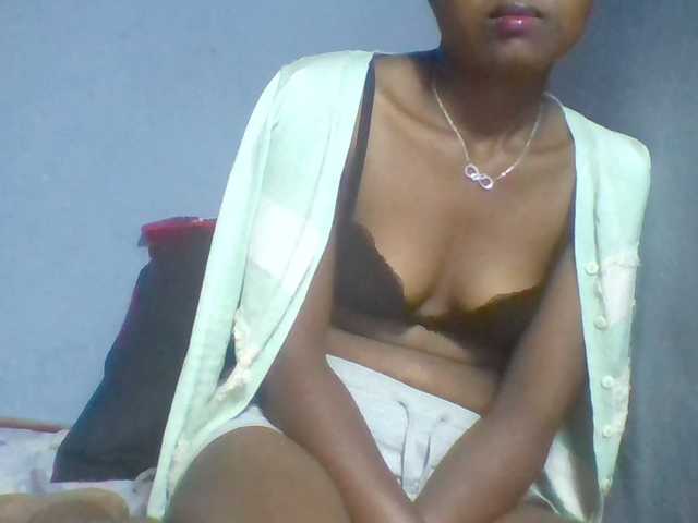 Rema-2 live cam on BongaCams