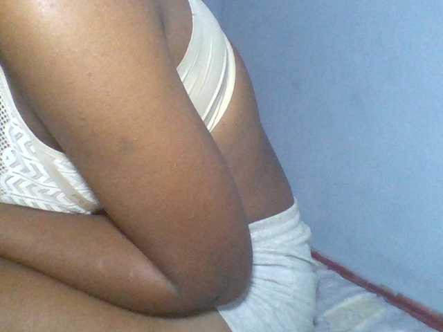 Rema-2 live cam on BongaCams