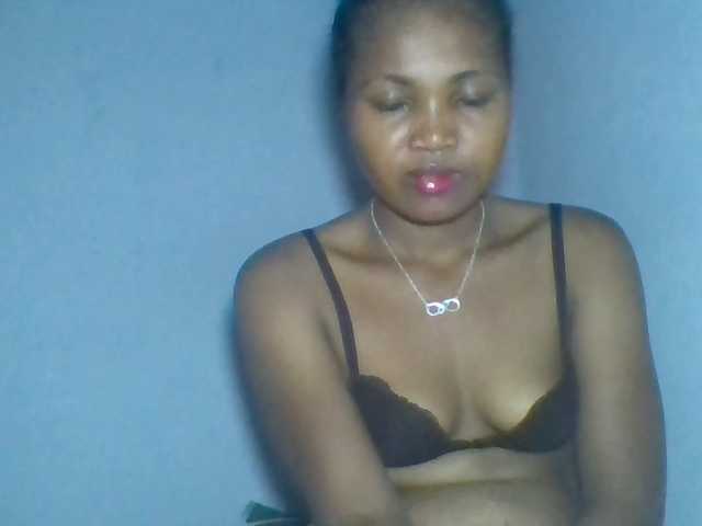 Rema-2 live cam on BongaCams