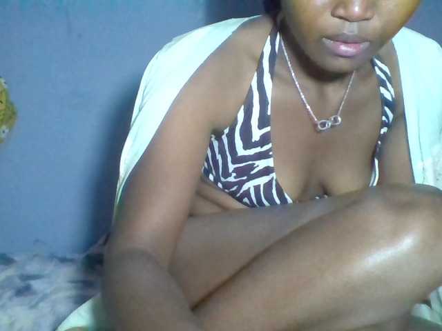 Rema-2 live cam on BongaCams