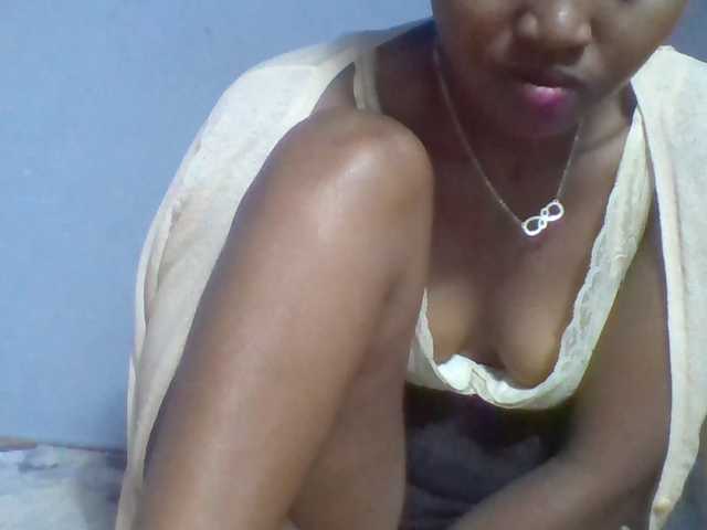 Rema-2 live cam on BongaCams