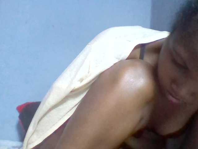 Rema-2 live cam on BongaCams
