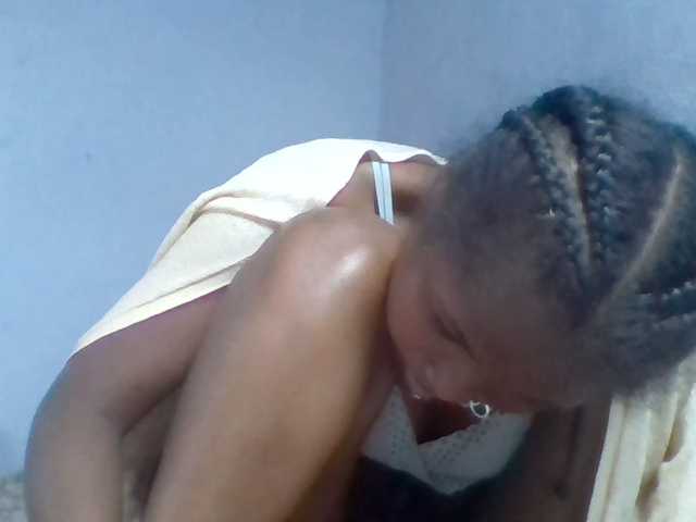Rema-2 live cam on BongaCams
