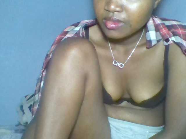 Rema-2 live cam on BongaCams