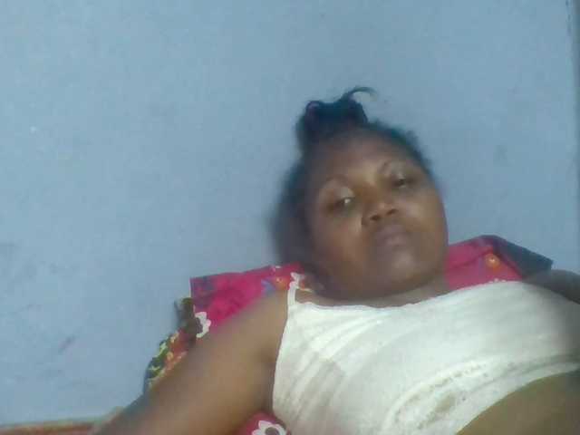 Rema-2 live cam on BongaCams