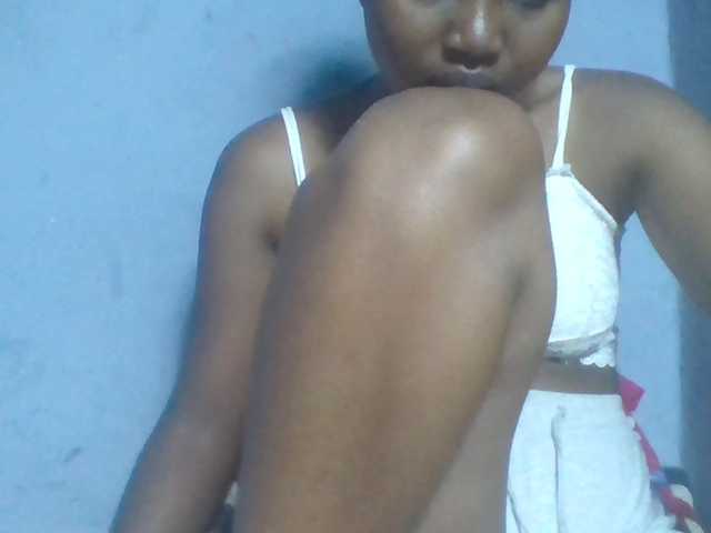 Rema-2 live cam on BongaCams
