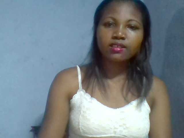 Rema-2 live cam on BongaCams