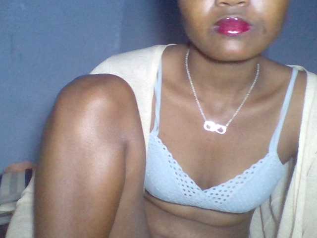 Rema-2 live cam on BongaCams
