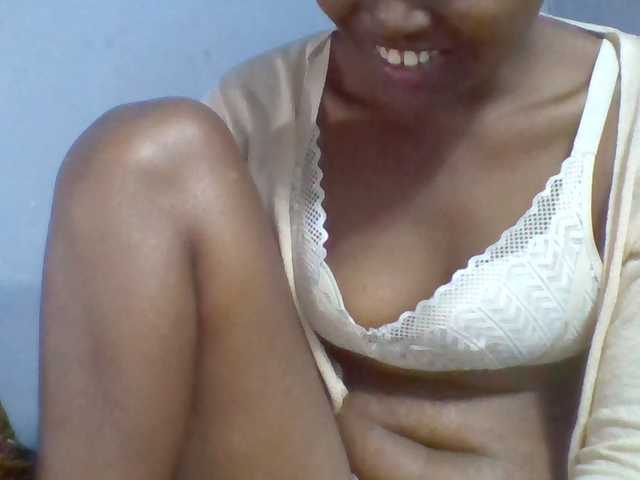 Rema-2 live cam on BongaCams