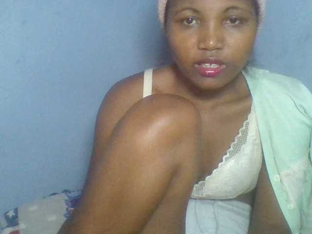 Rema-2 live cam on BongaCams