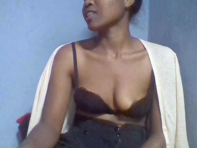 Rema-2 live cam on BongaCams