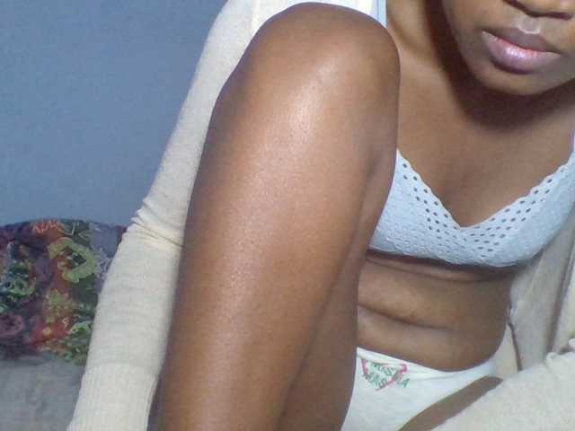 Rema-2 live cam on BongaCams