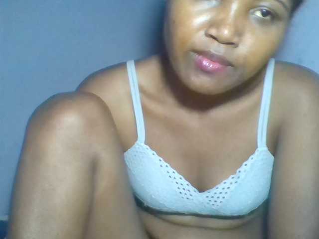 Rema-2 live cam on BongaCams