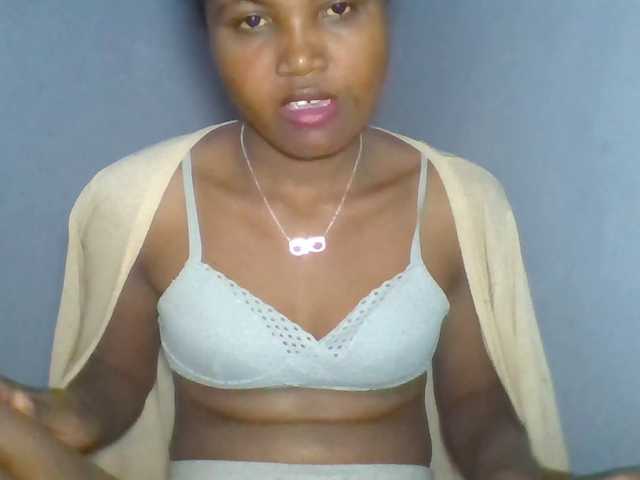 Rema-2 live cam on BongaCams