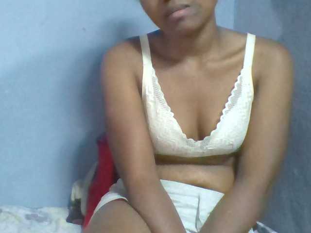 Rema-2 live cam on BongaCams