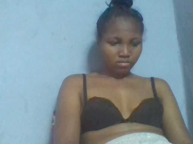 Rema-2 live cam on BongaCams