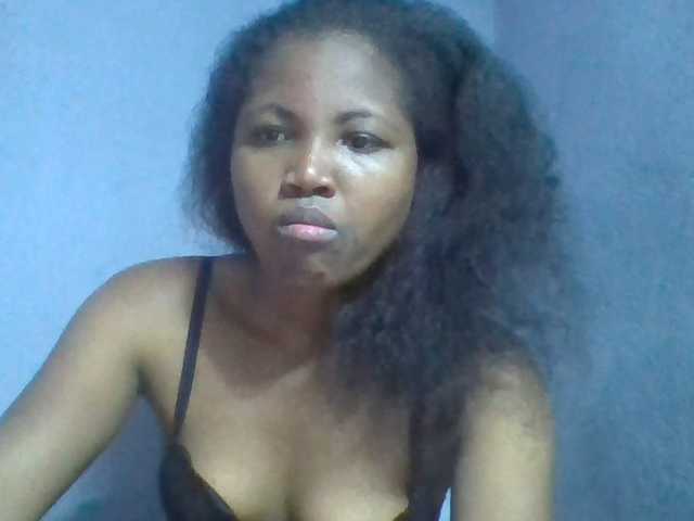 Rema-2 live cam on BongaCams