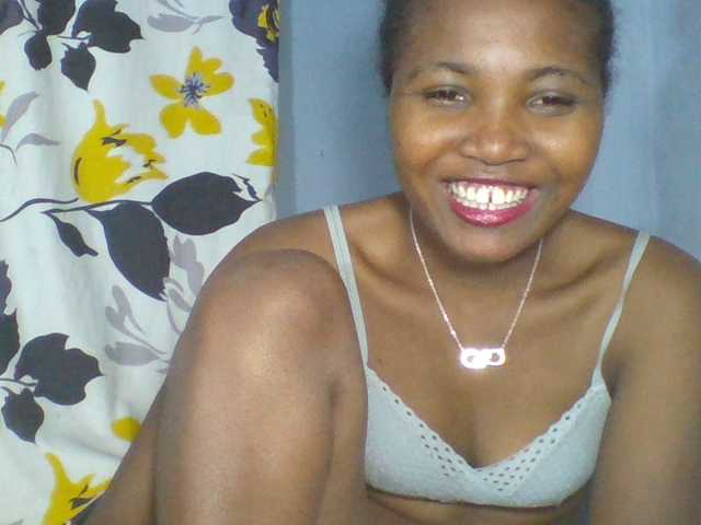 Rema-2 live cam on BongaCams