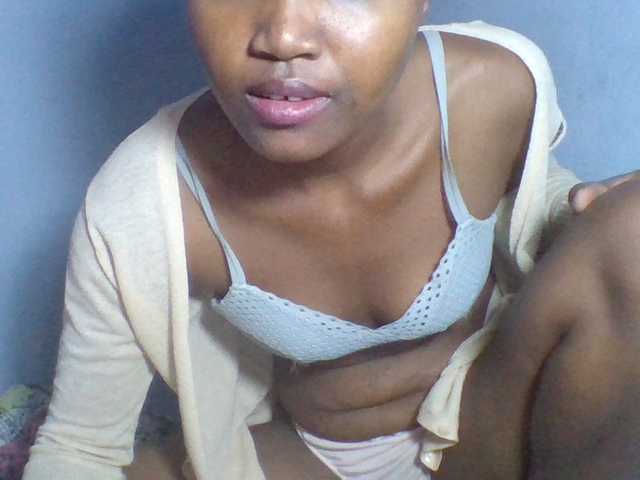Rema-2 live webcam show