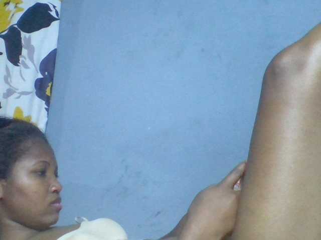Rema-2 live cam on BongaCams