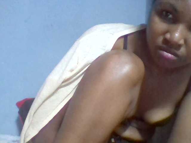 Rema-2 live cam on BongaCams