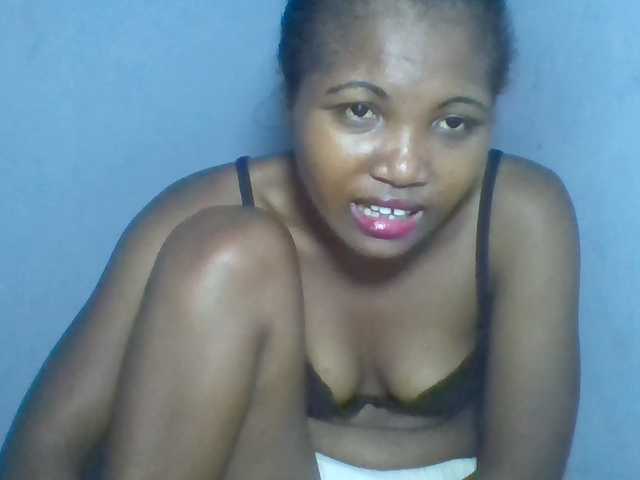 Rema-2 live cam on BongaCams