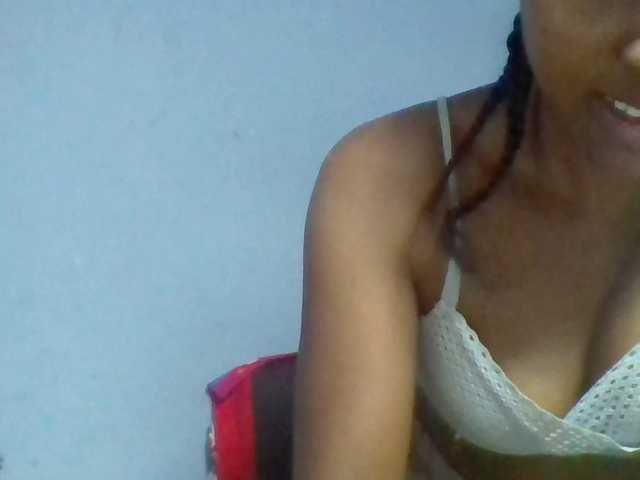 Rema-2 live cam on BongaCams