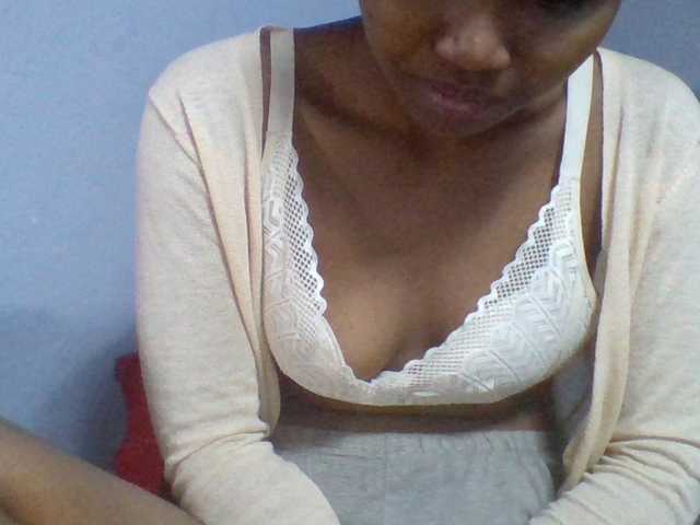 Rema-2 live cam on BongaCams