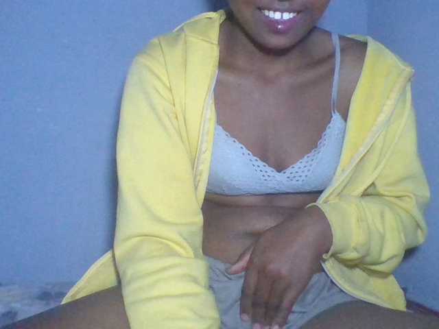 Rema-2 live cam on BongaCams