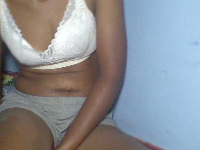 Rema-2 live cam on BongaCams
