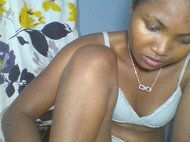 Rema-2 live cam on BongaCams