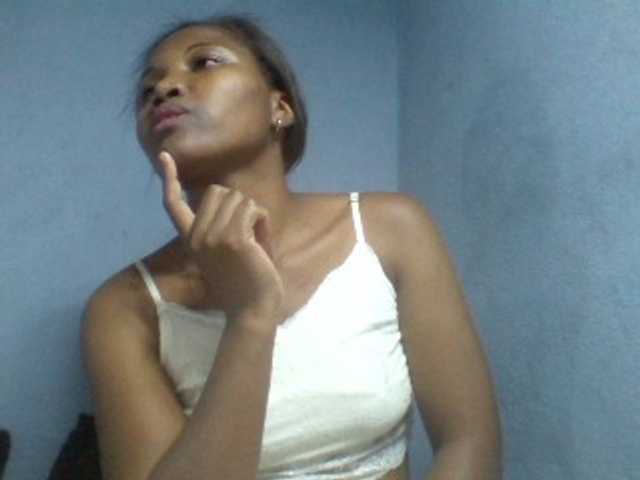 Rema-2 live cam on BongaCams